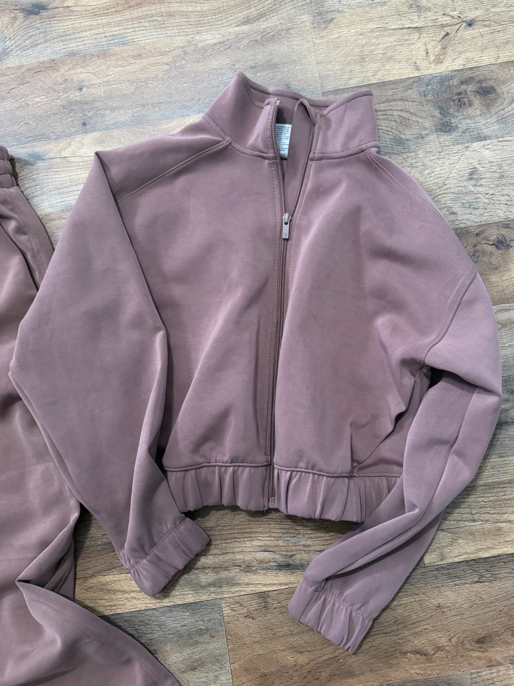 All in motion • Airy Sleek Women's Mauve Cropped Zip Jacket & Wide Leg Pants Set - Picture 2 of 6